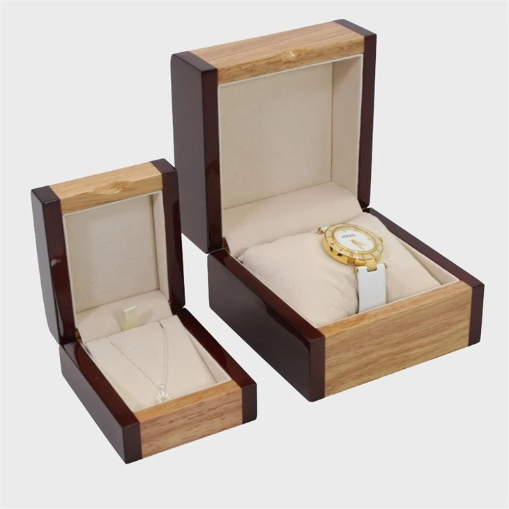 Kleine houten juwelendoos
